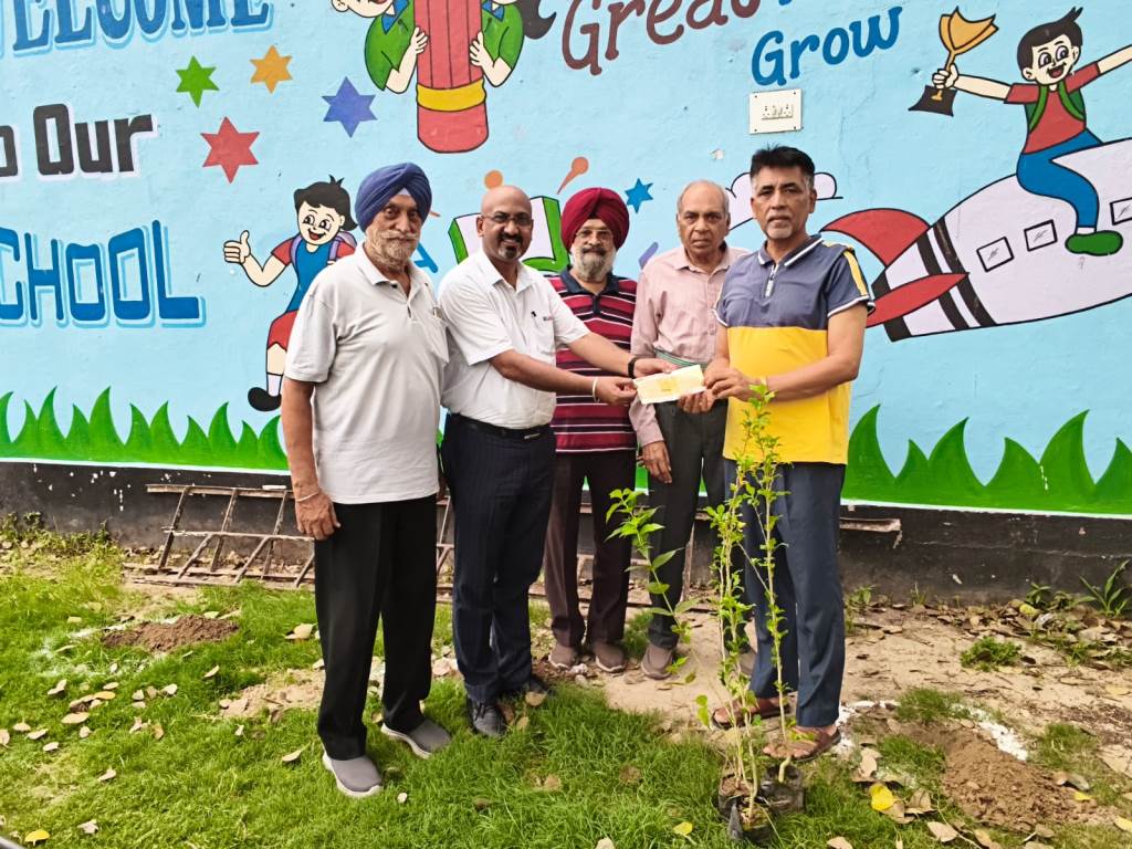 पटियाला सोशल वेलफेयर सोसाइटी ने पर्यावरण दिवस पर पौधारोपण किया स्कूल को 11000 की सहायता दी